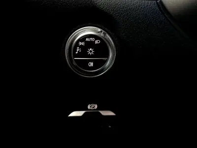 Mercedes-Benz C 300 2023 - 41900 EUR, 69394 km - AUTO.MOTO.pt - 69394km - foto 22 de 36