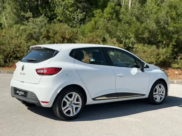 Renault Clio 2019 - 9900 EUR, 129750 km - AUTO.MOTO.pt - 129750km - foto 15 de 18