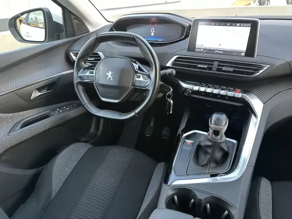 Peugeot 3008 2019 - 13900 EUR, 190000 km - AUTO.MOTO.pt - 190000km - foto 28 de 59