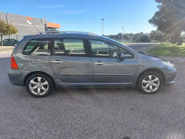 Peugeot 307 SW 2005 - 3490 EUR, 314070 km - AUTO.MOTO.pt - 314070km - foto 6 de 21