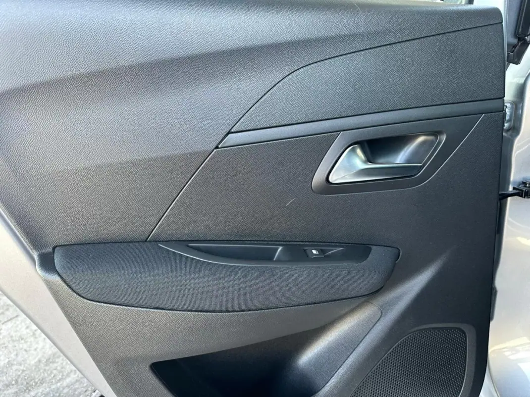 Peugeot 208 2023 - 16900 EUR, 27566 km - AUTO.MOTO.pt - 27566km - foto 34 de 36