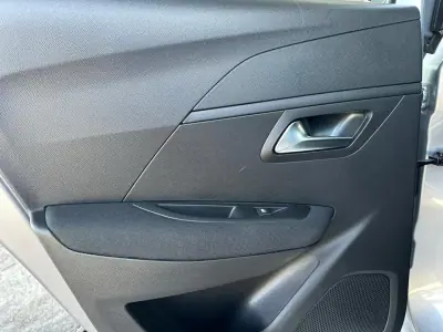 Peugeot 208 2023 - 16900 EUR, 27566 km - AUTO.MOTO.pt - 27566km - foto 34 de 36