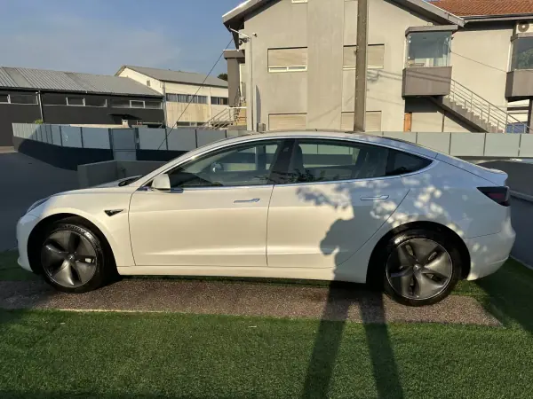 Tesla Model 3 2019 - 24900 EUR, 170000 km - 170000km - foto 9 de 49