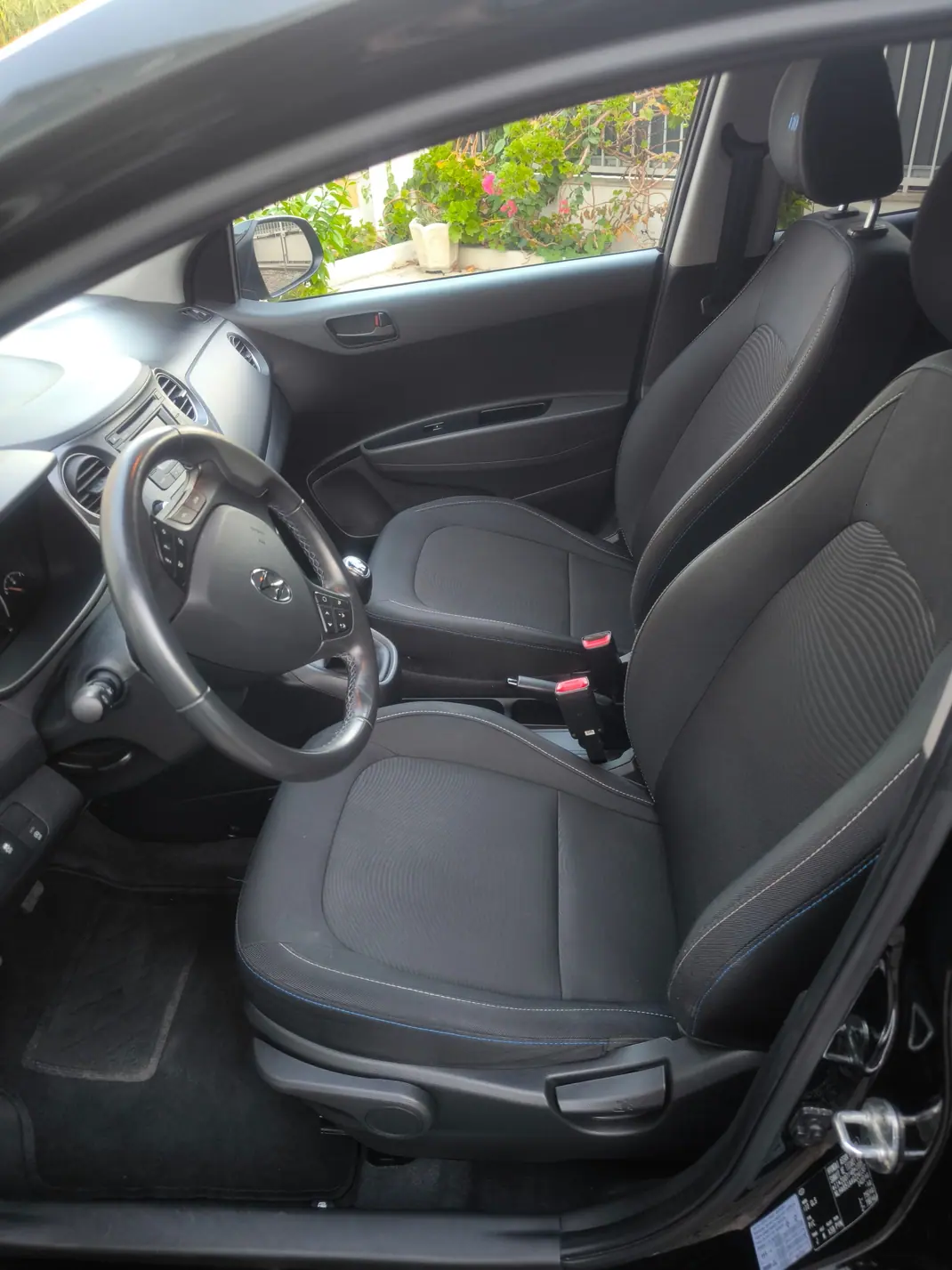 Hyundai i10 2016 - 8990 EUR, 75000 km - 75000km - foto 10 de 14