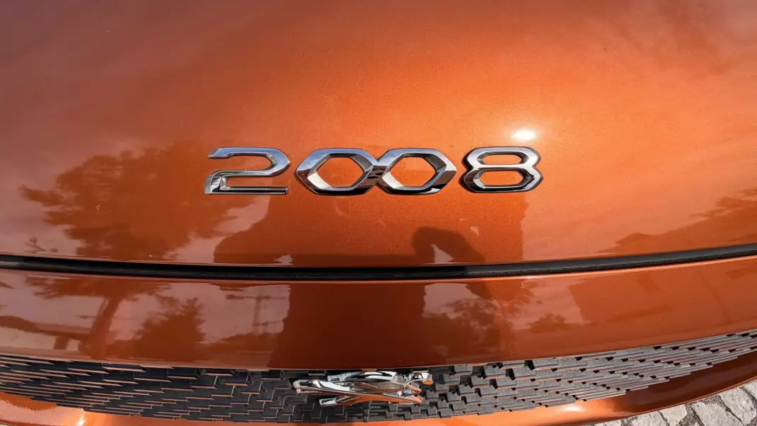 Peugeot e-2008 2020 - 18500 EUR, 77862 km - AUTO.MOTO.pt - 77862km - foto 10 de 39