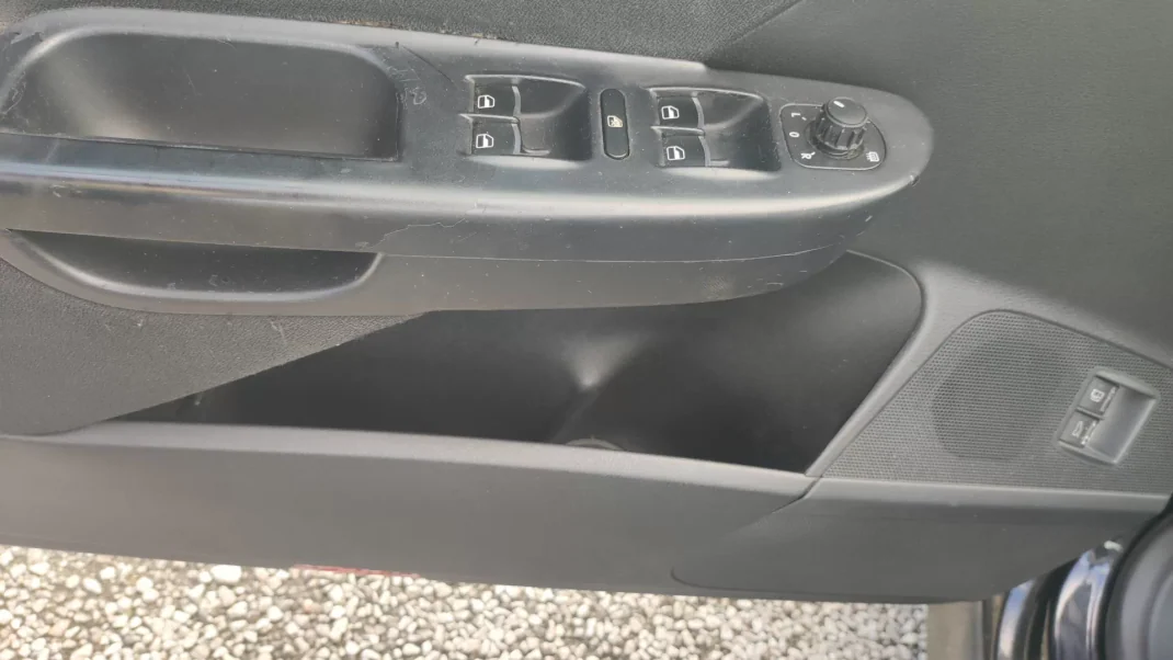 Volkswagen Passat 2006 - 5387 EUR, 457987 km - AUTO.MOTO.pt - 457987km - foto 8 de 11