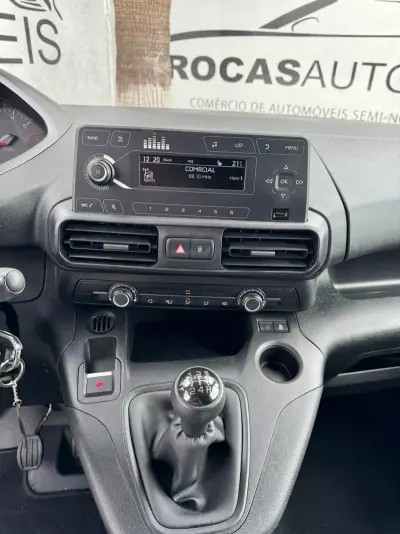 Peugeot Partner 1.5 BlueHDi Pro Standard 2021 - 13550 EUR, 171498 km - AUTO.MOTO.pt - 171498km - foto 12 de 18