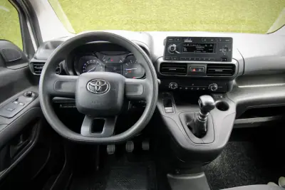 Toyota Proace City 1.5D L1 Comfort IVA DEDUTÍVEL 2022 - 14400 EUR, 159000 km - AUTO.MOTO.pt - 159000km - foto 26 de 26