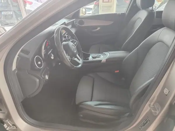 Mercedes-Benz C 300 2020 - 25750 EUR, 107000 km - AUTO.MOTO.pt - 107000km - foto 11 de 42