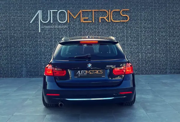 BMW 318 2014 - 14900 EUR, 127000 km - AUTO.MOTO.pt - 127000km - foto 14 de 17