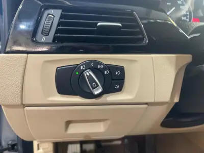 BMW 318 2010 - 10999 EUR, 181000 km - AUTO.MOTO.pt - 181000km - foto 45 de 46