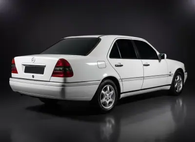Mercedes-Benz C 200 1994 - 3990 EUR, 281790 km - AUTO.MOTO.pt - 281790km - foto 2 de 9