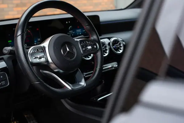 Mercedes-Benz A 250e Limousine 2022 - 27500 EUR, 116915 km - AUTO.MOTO.pt - 116915km - foto 9 de 26