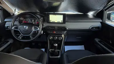 Dacia Jogger 2023 - 17750 EUR, 55800 km - AUTO.MOTO.pt - 55800km - foto 17 de 22