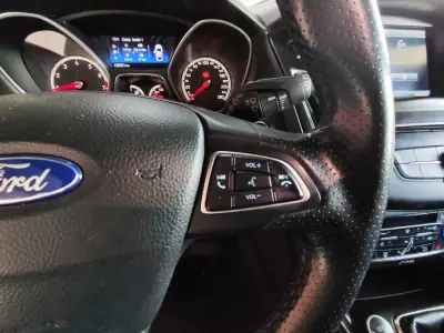 Ford Focus 2015 - 20500 EUR, 125550 km - AUTO.MOTO.pt - 125550km - foto 29 de 40
