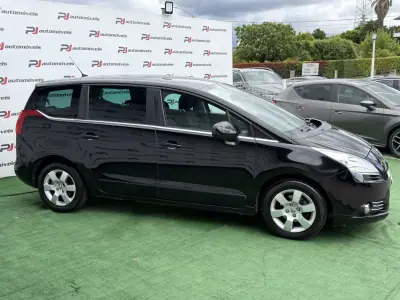 Peugeot 5008 2010 - 7500 EUR, 191000 km - AUTO.MOTO.pt - 191000km - foto 5 de 17
