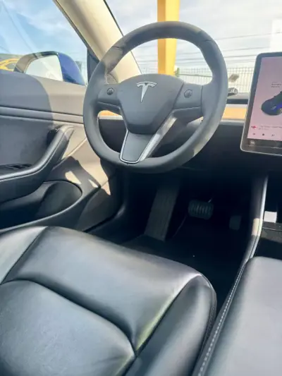 Tesla Model 3 2019 - 25030 EUR, 171000 km - AUTO.MOTO.pt - 171000km - foto 6 de 22