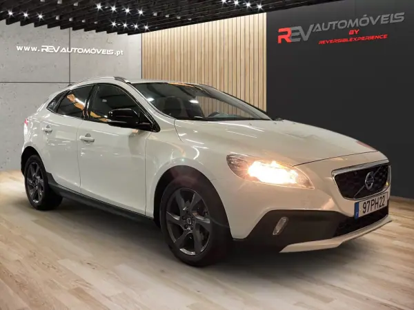 Volvo V40 Cross Country 2014 — photo 2 of 20