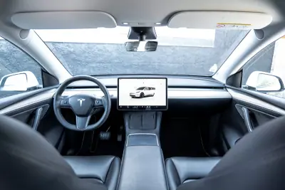 Tesla Model Y 2022 - 36900 EUR, 70000 km - AUTO.MOTO.pt - 70000km - foto 14 de 25