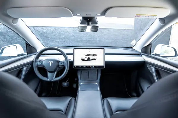Tesla Model Y 2022 - 36900 EUR, 70000 km - AUTO.MOTO.pt - 70000km - foto 14 de 25
