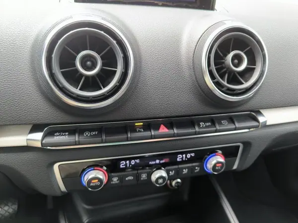 Audi A3 Sportback 2013 - 14950 EUR, 255105 km - AUTO.MOTO.pt - 255105km - foto 38 de 60