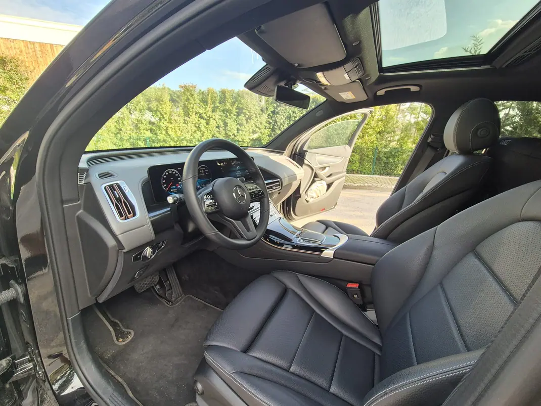 Mercedes-Benz EQC 2023 - 40000 EUR, 31000 km - AUTO.MOTO.pt - 31000km - foto 13 de 16