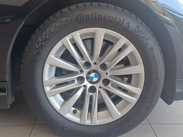 BMW 320 2010 - 12390 EUR, 171728 km - AUTO.MOTO.pt - 171728km - foto 9 de 12