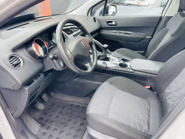 Peugeot 3008 2010 - 9950 EUR, 137547 km - AUTO.MOTO.pt - 137547km - foto 8 de 12