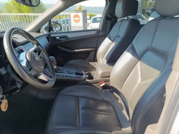 Porsche Macan 2016 - 45500 EUR, 155000 km - AUTO.MOTO.pt - 155000km - foto 25 de 32