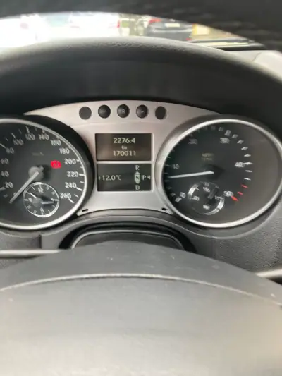 Mercedes-Benz ML 320 2006 - 16890 EUR, 170000 km - AUTO.MOTO.pt - 170000km - foto 7 de 20