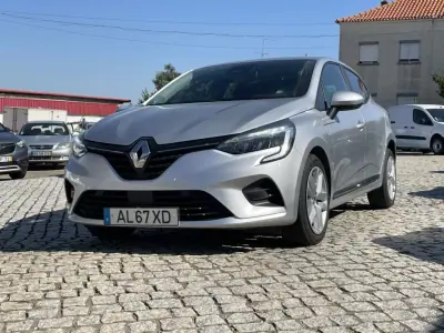 Renault Clio 2021 - 14750 EUR, 70347 km - AUTO.MOTO.pt - 70347km - foto 2 de 9