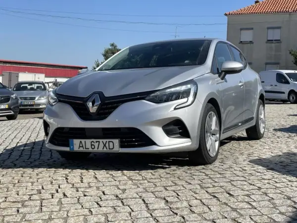 Renault Clio 2021 - 14750 EUR, 70347 km - AUTO.MOTO.pt - 70347km - foto 2 de 9