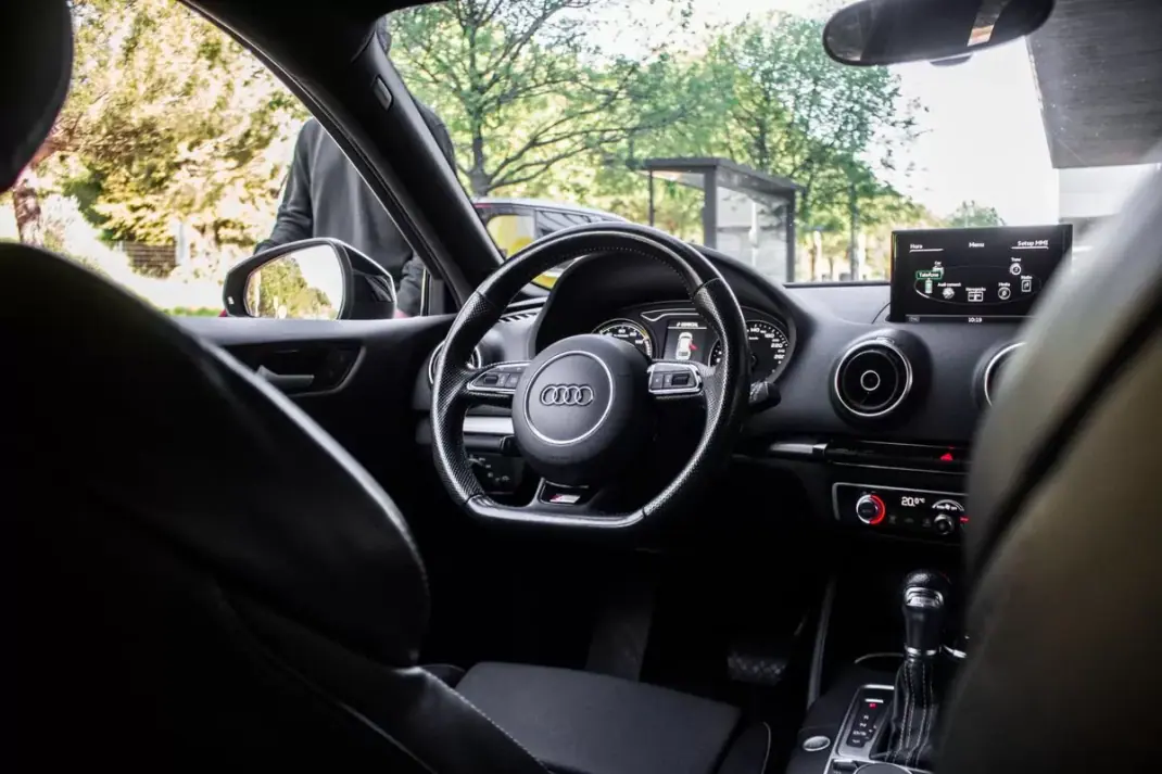 Audi A3 Sportback 2015 - 13490 EUR, 252393 km - AUTO.MOTO.pt - 252393km - foto 30 de 34