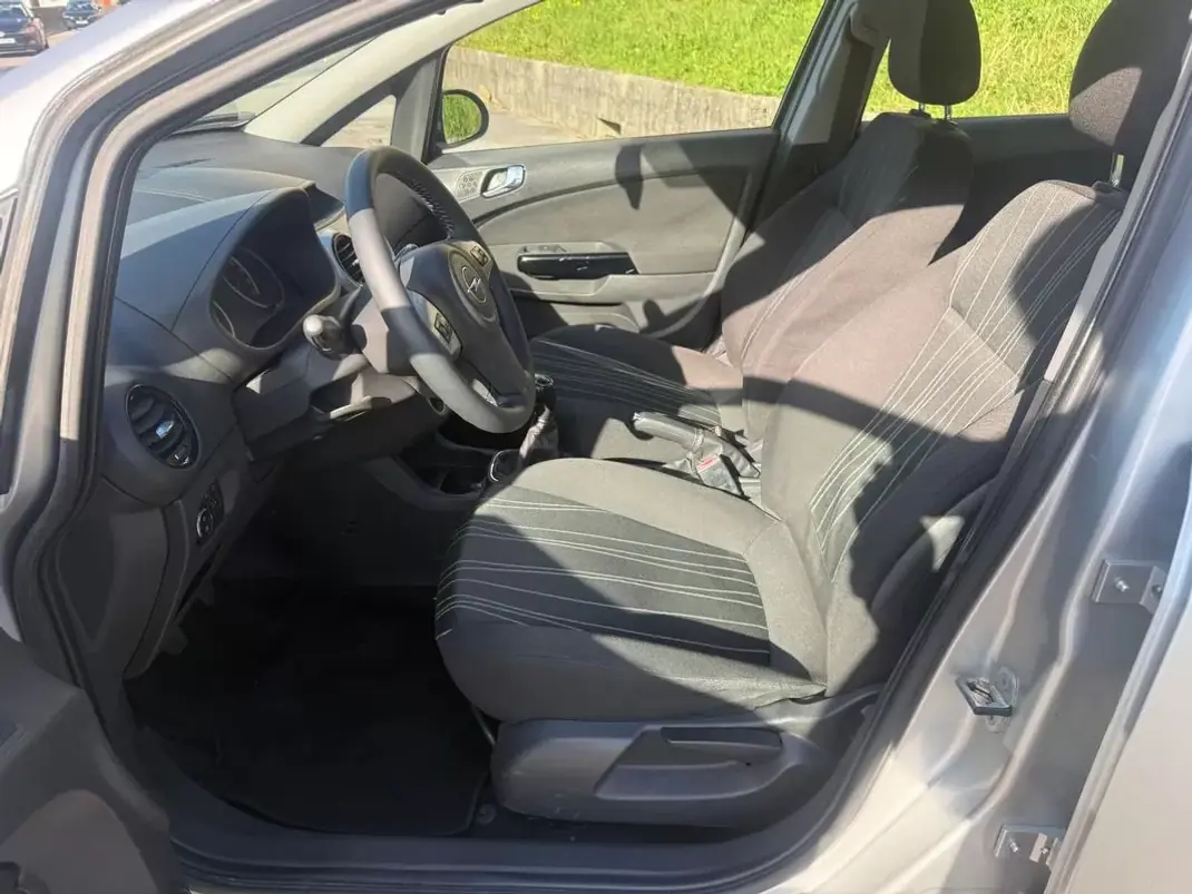 Opel Corsa 2010 - 5100 EUR, 183000 km - AUTO.MOTO.pt - 183000km - foto 6 de 23