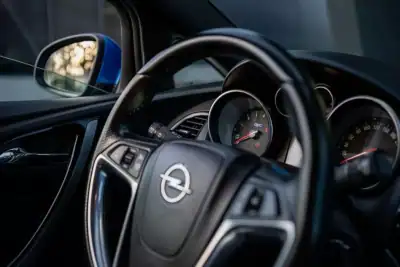 Opel Astra GTC 2013 - 23500 EUR, 109000 km - AUTO.MOTO.pt - 109000km - foto 41 de 47