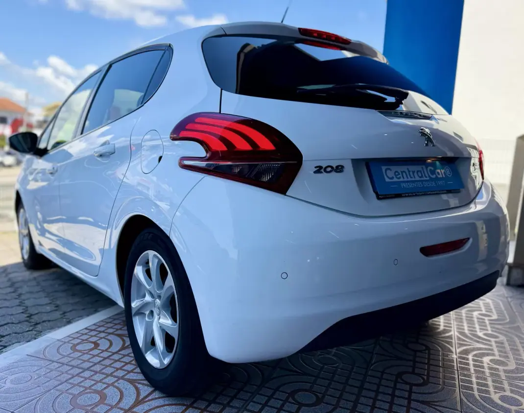 Peugeot 208 2016 - 8950 EUR, 83000 km - AUTO.MOTO.pt - 83000km - foto 7 de 25