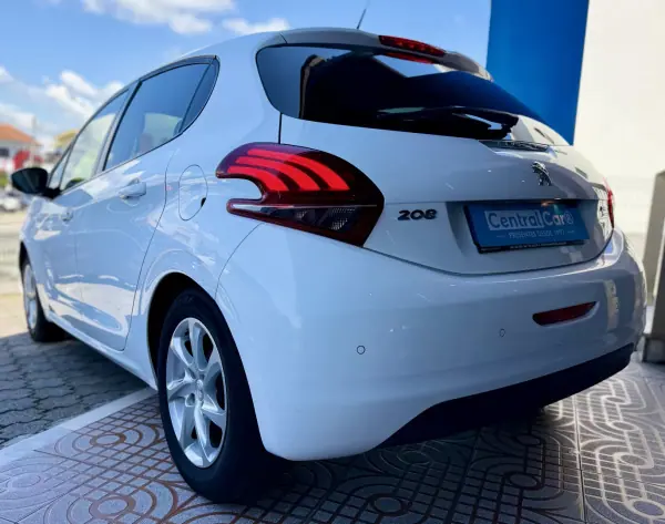 Peugeot 208 2016 - 8950 EUR, 83000 km - AUTO.MOTO.pt - 83000km - foto 7 de 25