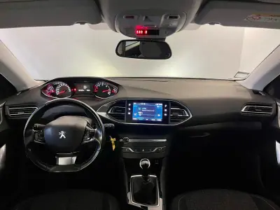 Peugeot 308 2019 - 11250 EUR, 107000 km - AUTO.MOTO.pt - 107000km - foto 2 de 27