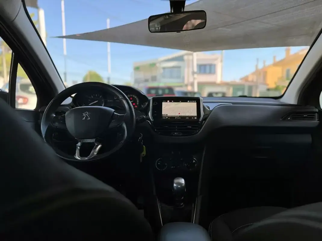 Peugeot 208 2019 - 11900 EUR, 151021 km - AUTO.MOTO.pt - 151021km - foto 17 de 21