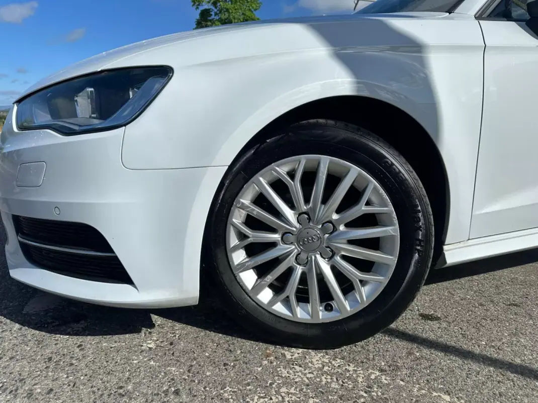 Audi A3 Sportback 2015 - 15900 EUR, 151923 km - AUTO.MOTO.pt - 151923km - foto 2 de 30