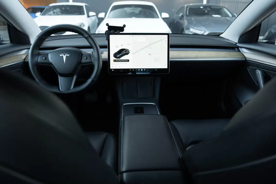 Tesla Model 3 2021 - 24999 EUR, 205000 km - 205000km - foto 14 de 26