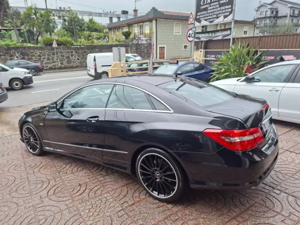 Mercedes-Benz E 250 2009 - 16500 EUR, 134447 km - AUTO.MOTO.pt - 134447km - foto 12 de 29