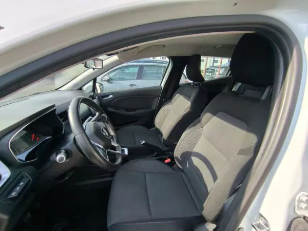 Renault Clio 2021 - 14450 EUR, 159000 km - AUTO.MOTO.pt - 159000km - foto 5 de 13