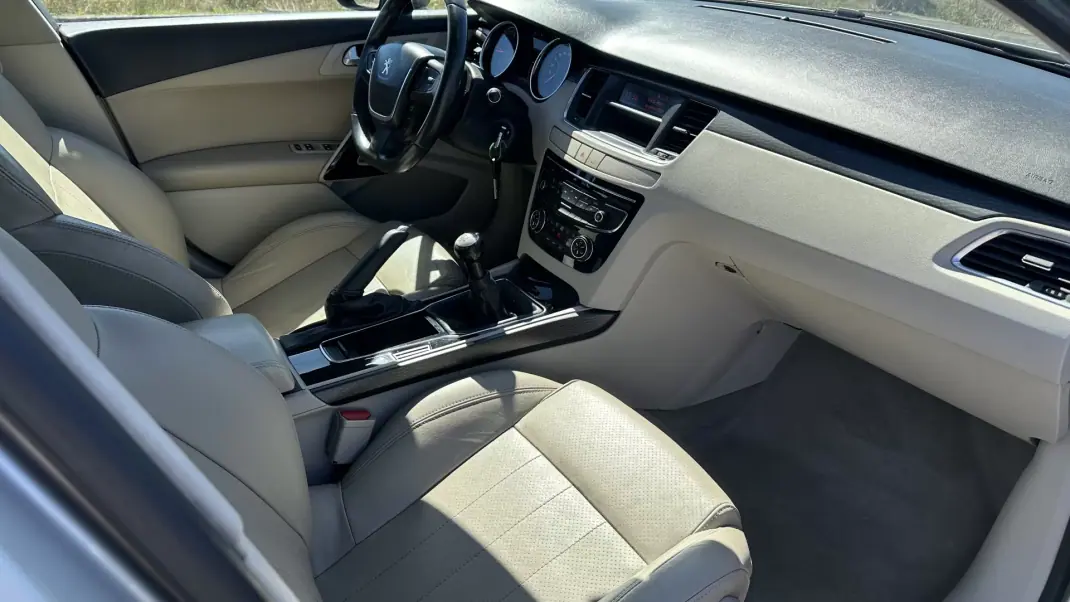 Peugeot 508 SW 2012 - 5900 EUR, 275000 km - 275000km - foto 17 de 19