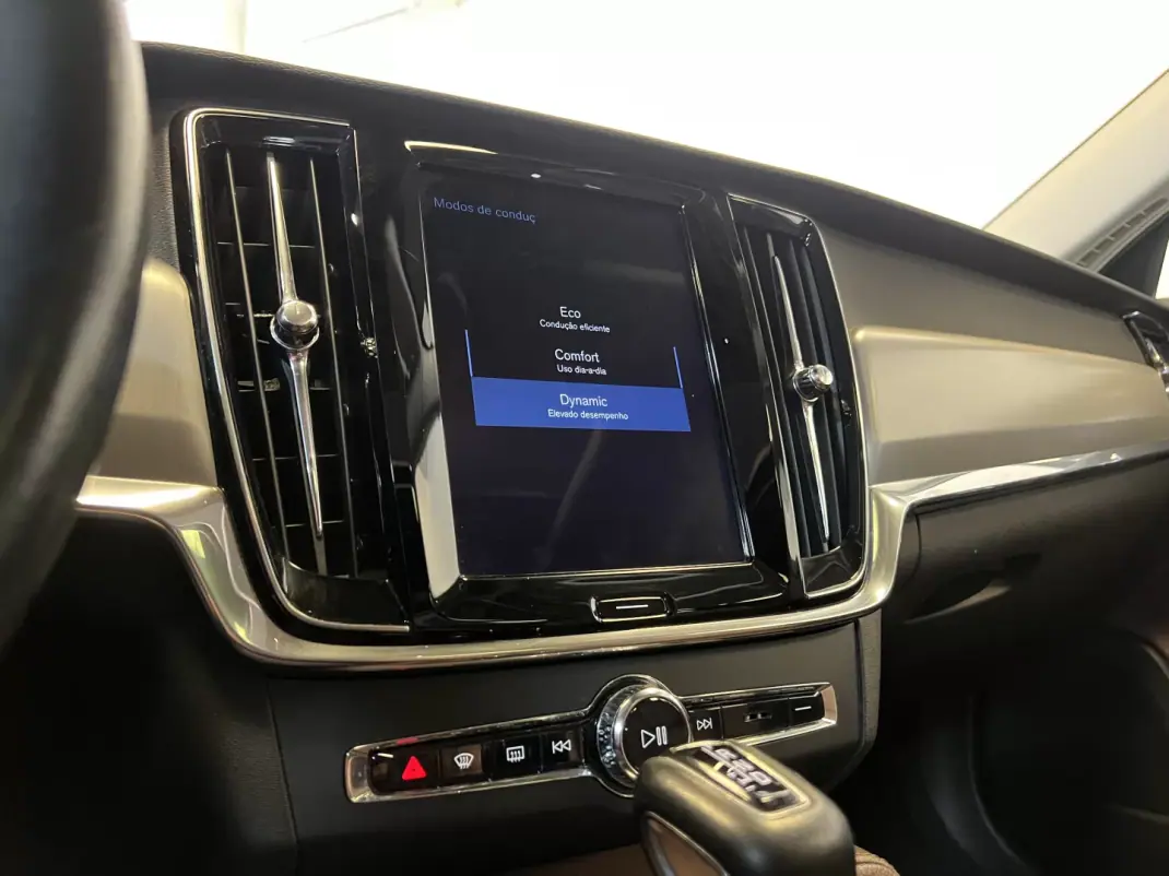 Volvo V90 2018 - 27490 EUR, 160000 km - AUTO.MOTO.pt - 160000km - foto 42 de 53