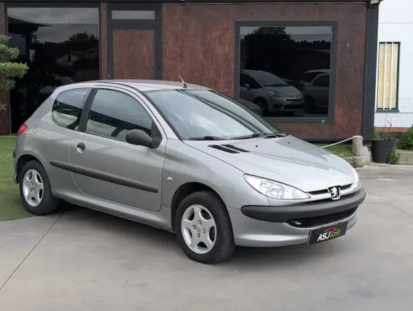 Peugeot 206 Van 1.4 HDi 2005 - 1750 EUR, 393364 km - AUTO.MOTO.pt - 393364km - foto 5 de 16