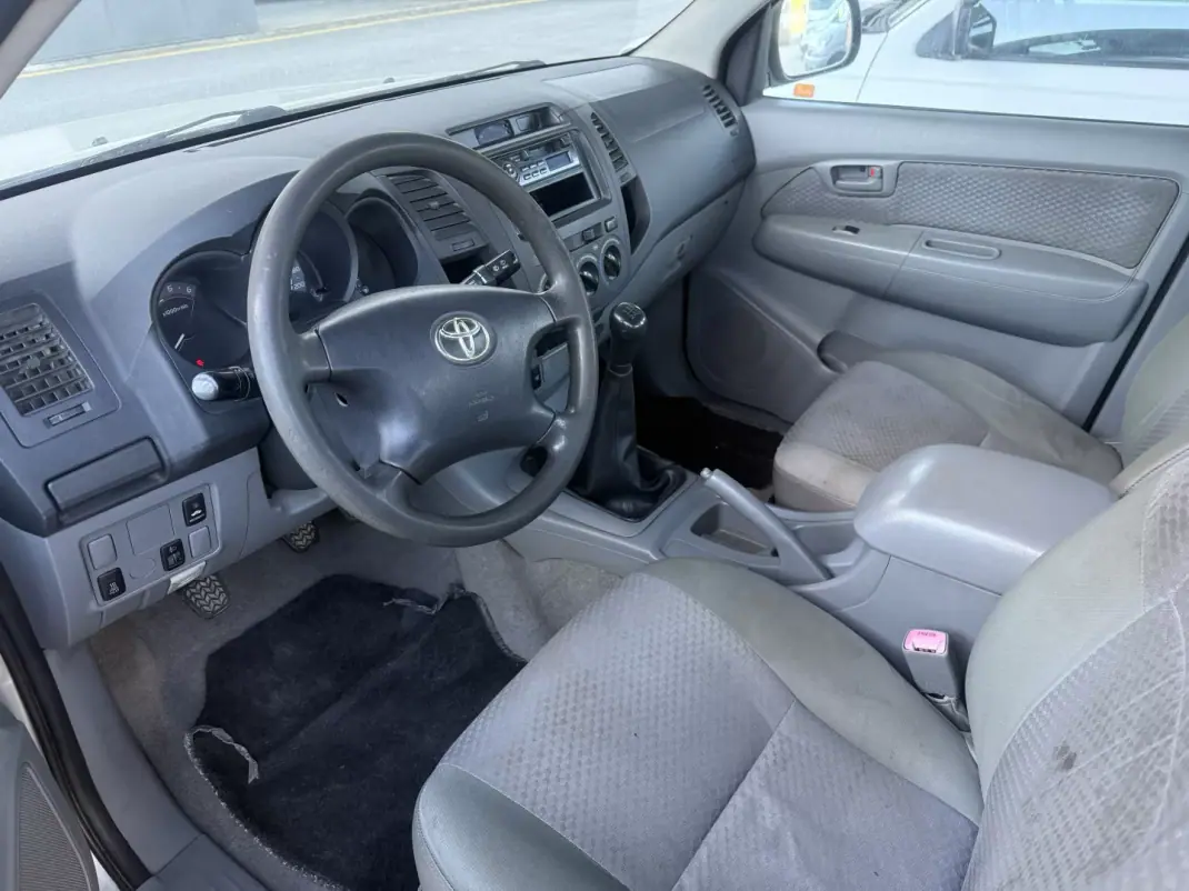 Toyota Hilux 2005 - 12500 EUR, 500000 km - 500000km - foto 7 de 7