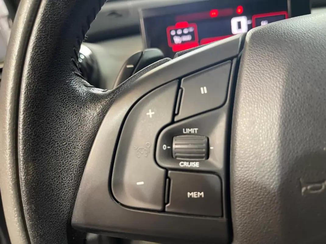 Citroën C4 Cactus 2017 - 10750 EUR, 58000 km - AUTO.MOTO.pt - 58000km - foto 33 de 37