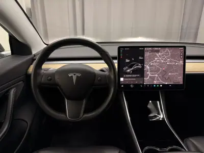 Tesla Model 3 2019 - 24500 EUR, 118000 km - AUTO.MOTO.pt - 118000km - foto 16 de 19