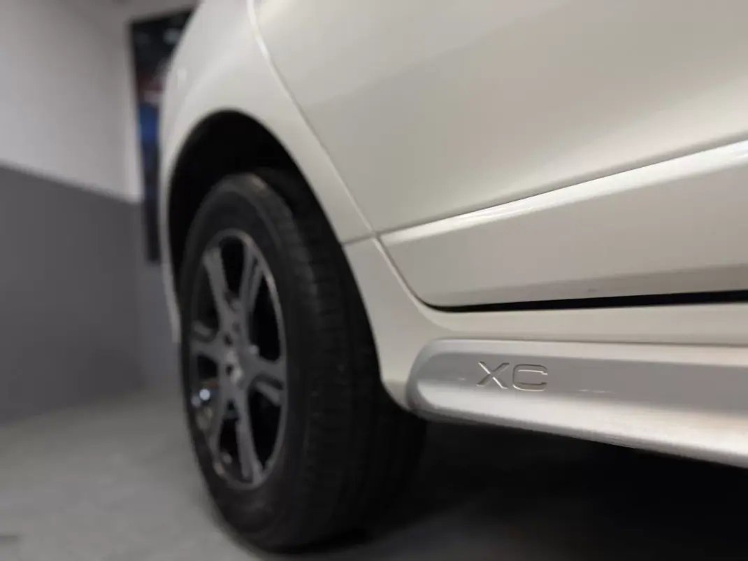 Volvo XC 60 2011 - 11990 EUR, 312000 km - AUTO.MOTO.pt - 312000km - foto 4 de 23